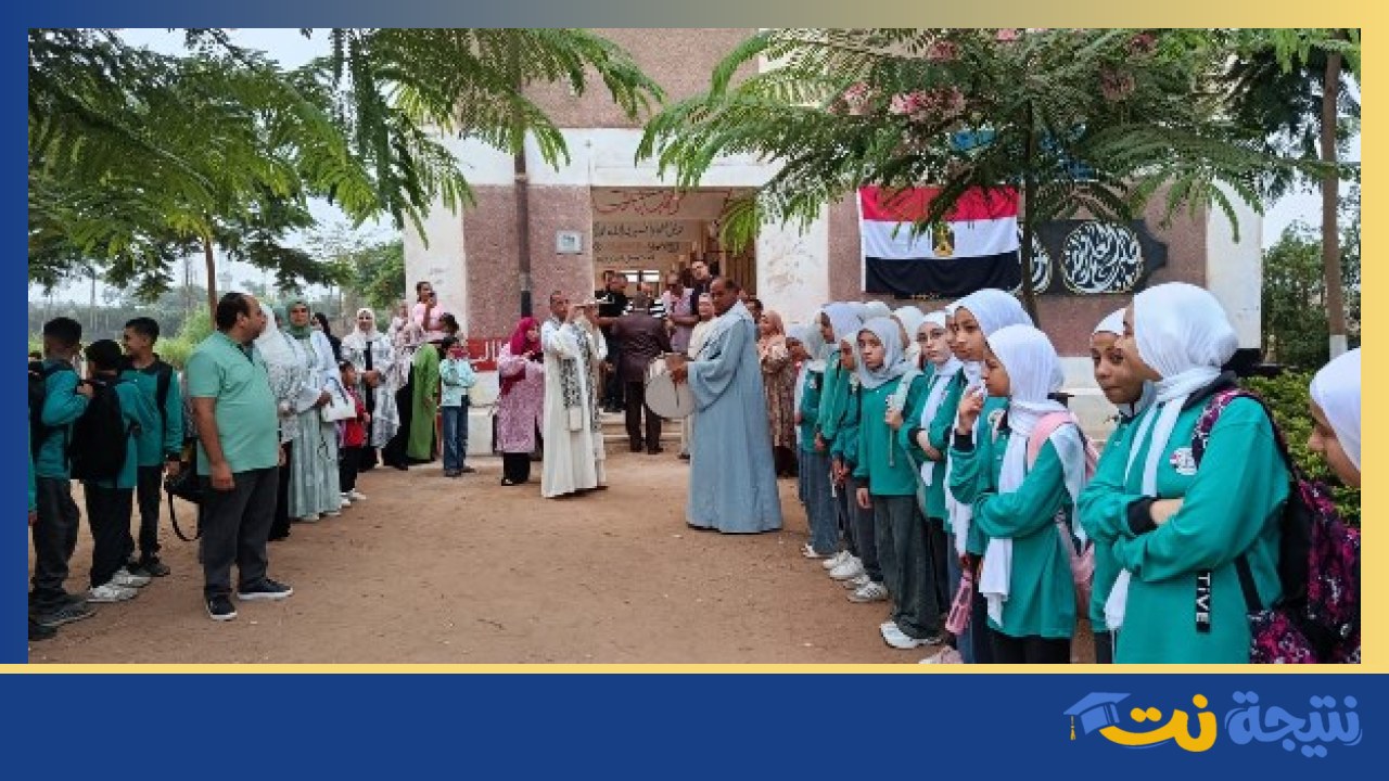 استقبال مدير برقطا الإعدادية بممر شرفى